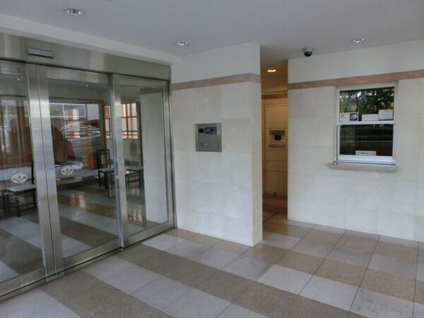 【ファミールグラン山手不動坂】エントランスホール