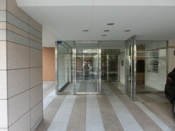 【ファミールグラン山手不動坂】エントランスホール