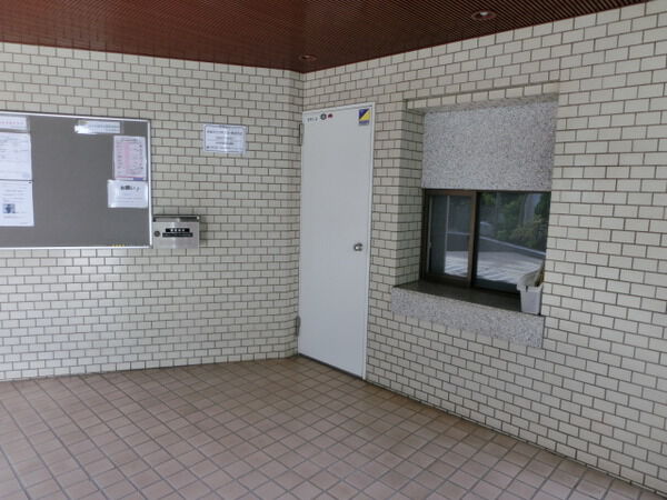 【ルミネ根岸公園】エントランスホール