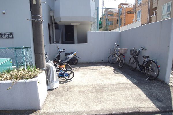 【ニックハイム横浜港南台】駐輪場 【ニックハイム横浜港南台】駐輪場