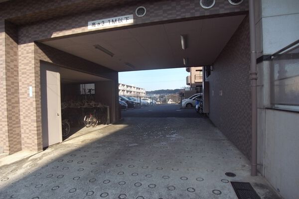 【ライオンズマンション港南台南】外観