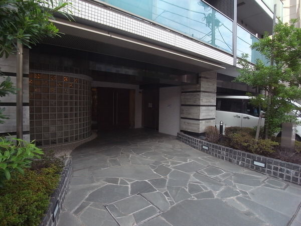 【グランシャトレ金町】エントランスアプローチ