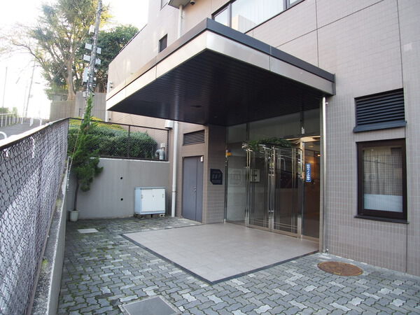 【ベルシャトウ北松戸】エントランス 【ベルシャトウ北松戸】エントランス