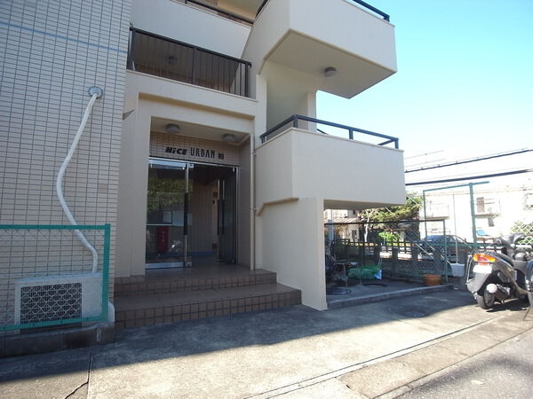 【ナイスアーバン柏】エントランス