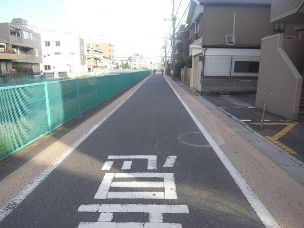 【コスモ戸田公園グランコート】前面道路