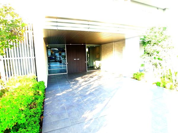 【ファインレジデンス戸田公園】マンションエントランス
