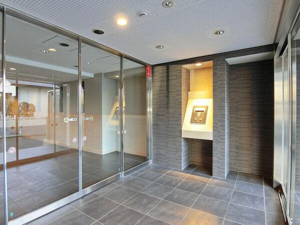 【ザ・パークハウス新検見川南】オートロック付エントランス