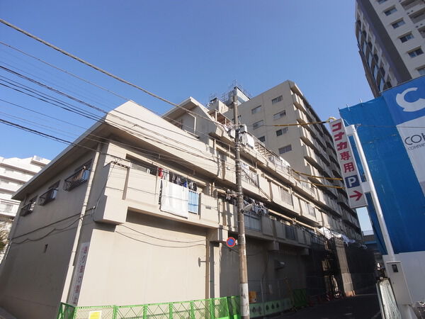 【大生新小岩ハイツ】外観写真（大規模修繕中）