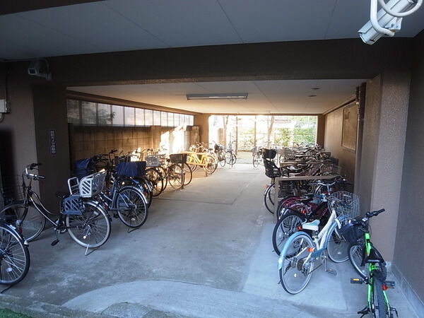【トーア平井マンション】駐輪場 【トーア平井マンション】駐輪場
