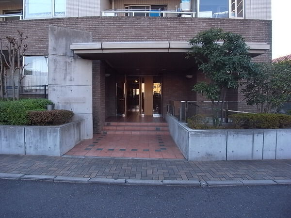 【ベルパテイオ堀切菖蒲園】エントランス