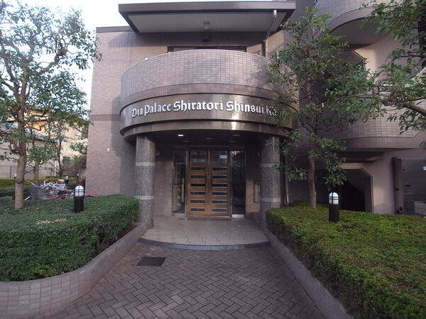 【ダイアパレス白鳥親水公園】エントランス 【ダイアパレス白鳥親水公園】エントランス