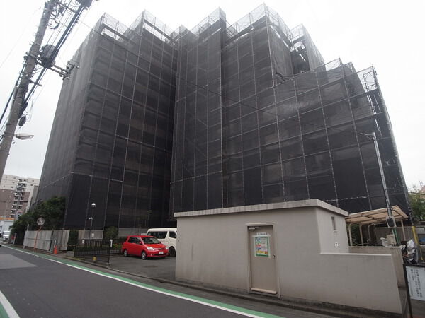 【立石パークファミリア】外観写真（大規模修繕中）