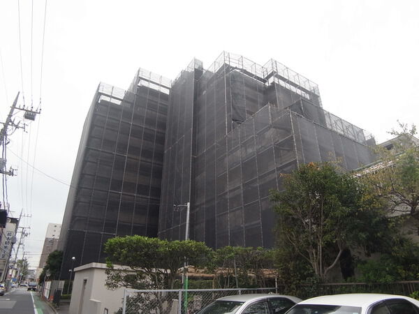 【立石パークファミリア】外観写真（大規模修繕中）