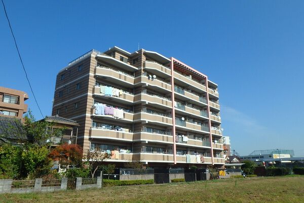 【ロータリーパレス谷塚】外観