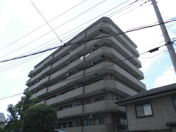 【ライオンズマンション草加氷川町】外観写真