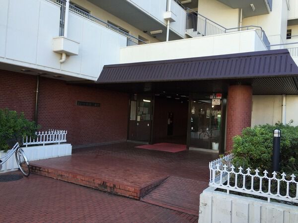 【ストーク草加二番館】エントランス