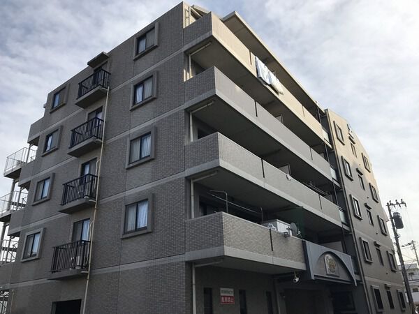 【ベルドゥムール草加参番館】外観