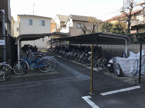【ライオンズマンション草加松原第2】敷地内 駐輪場 【ライオンズマンション草加松原第2】敷地内 駐輪場