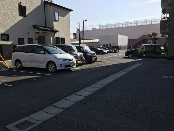 【ベルドゥムール草加旭町】敷地内 駐車場 【ベルドゥムール草加旭町】敷地内 駐車場