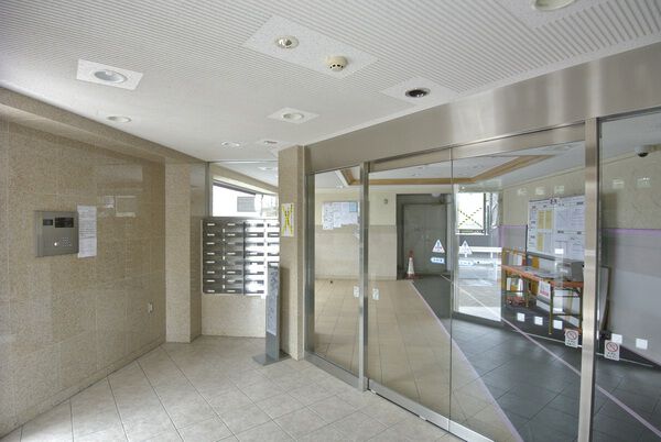 【セレナハイム大宮公園寿能町】エントランスホール 【セレナハイム大宮公園寿能町】エントランスホール