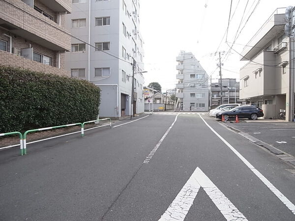 【スカイコートスパシエ池袋】前面道路