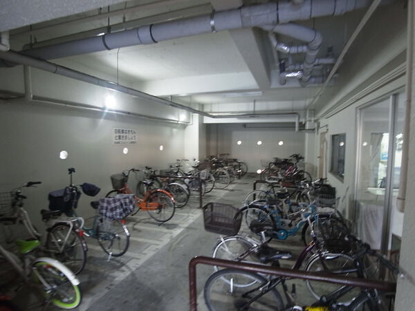 【池袋第2ヒルハイム】自転車置場 【池袋第2ヒルハイム】自転車置場
