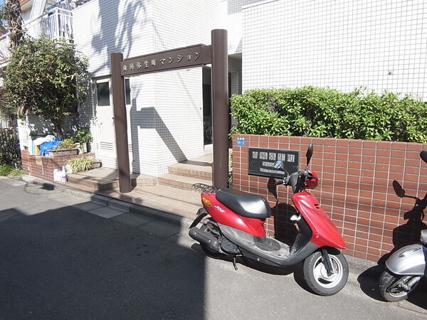 【山興弥生町マンション】エントランス