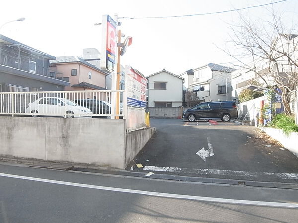 【サンライズ常盤台】目の前に駐車場