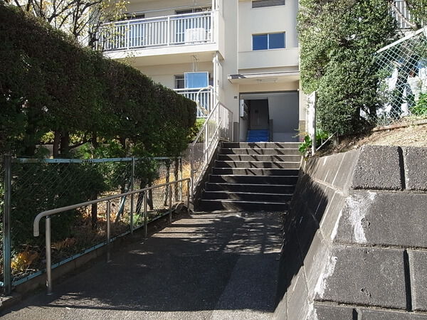 【若木住宅】エントランス