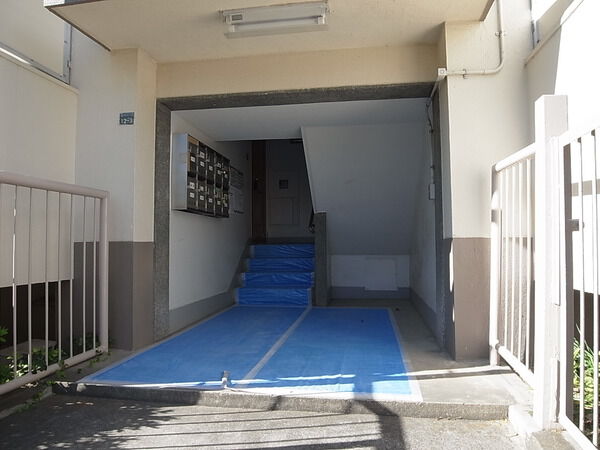 【若木住宅】エントランス