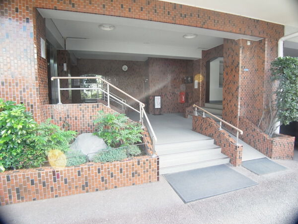 【ローリエ朝霞台】エントランス 【ローリエ朝霞台】エントランス