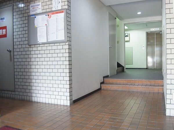 【朝日常盤台マンション】エントランス