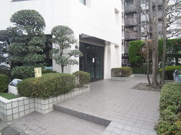 【サンマンション志木ガーデン】エントランス