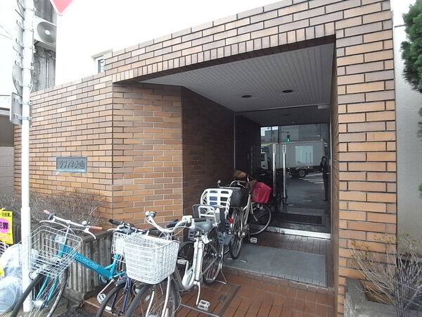 【ラフィネ大山】エントランス