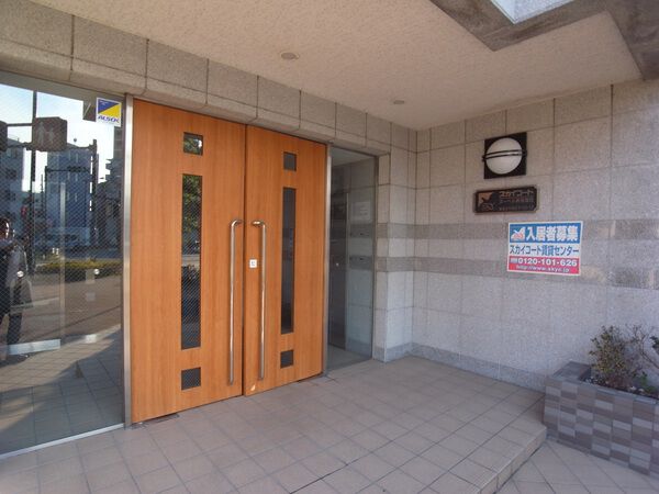 【スカイコートヌーベル新宿落合】エントランス