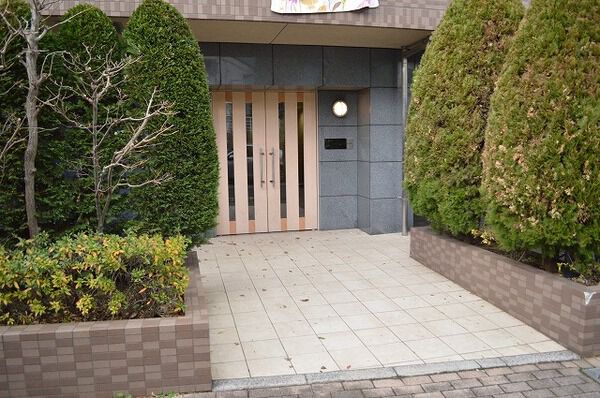 【フォルトゥナ目白】エントランスアプローチ 【フォルトゥナ目白】エントランスアプローチ