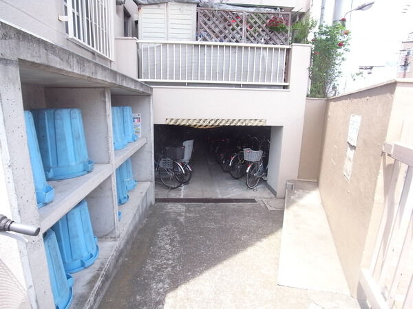 【パシフィック江古田マンション】駐輪場