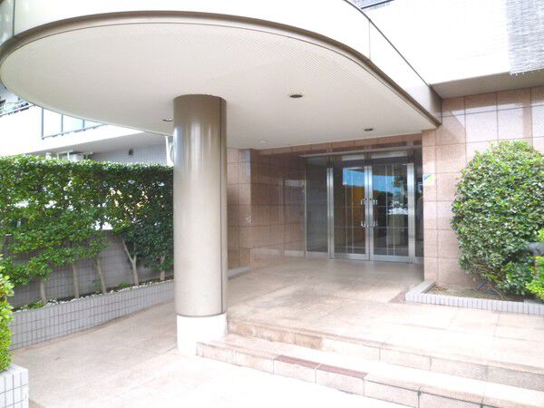 【石神井台ガーデニア弐番館】エントランス