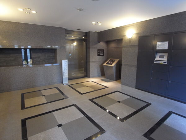 【ルーブル練馬参番館】エントランスホール