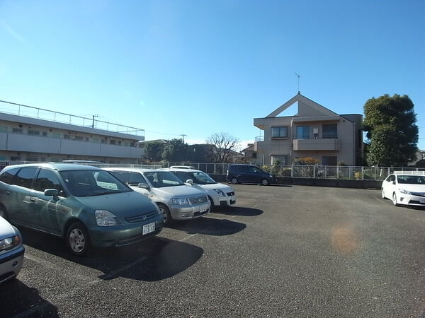 【ダイアパレス小平】敷地内駐車場