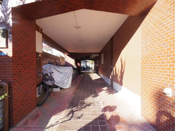 【マンション高田】敷地内様子 【マンション高田】敷地内様子