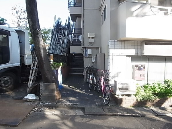【古都マンション】敷地内様子②