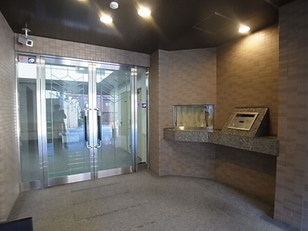 【クレスト見晴坂新宿中落合】エントランス