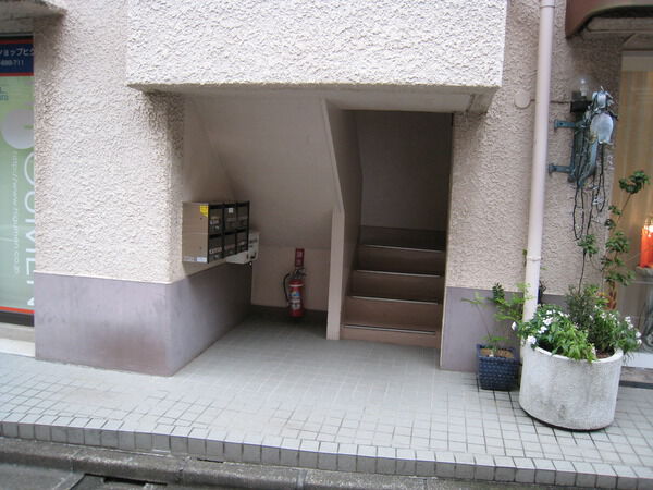 【エスカイヤ武蔵関】エントランス