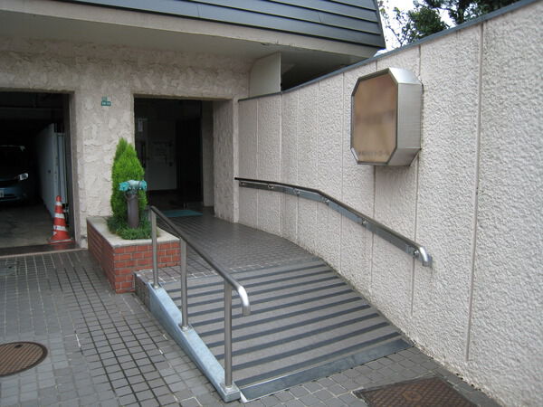 【カーサ武蔵関】エントランス