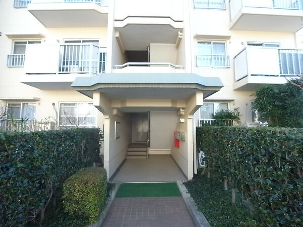 【エステート小平鈴木町団地】マンションエントランス