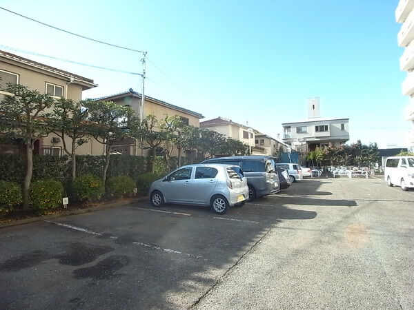 【ストークマンション花小金井】敷地内駐車場