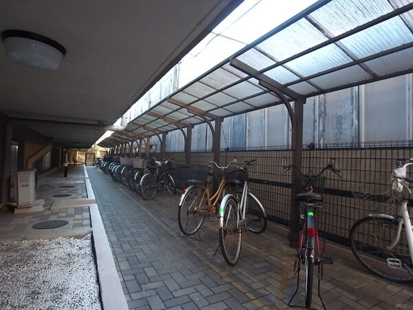 【ウイングヒルズ一橋学園】敷地内駐輪場
