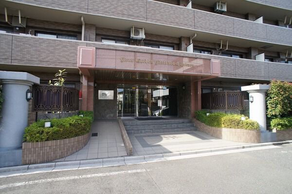 【ライオンズガーデン一橋学園】エントランス前 【ライオンズガーデン一橋学園】エントランス前