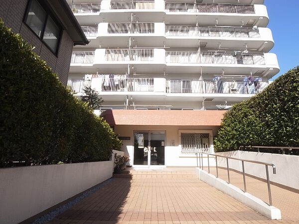 【コープ野村府中是政】エントランス